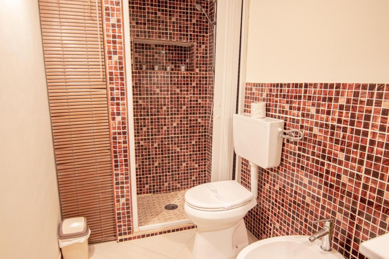 Centro Storico Garibaldi Guest House Napoli Bagian luar foto